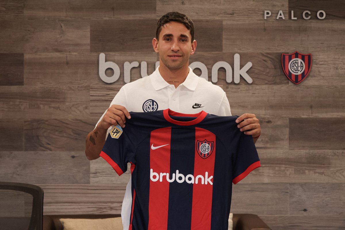 🔵🔴 Emanuel Cecchini no renovaría su vínculo con #SanLorenzo que vence el 31 de diciembre. 

A pesar de que al jugador le hubiese gustado seguir, Moretti le comunicó al entorno del mediocampista que quieren achicar el presupuesto en su posición.