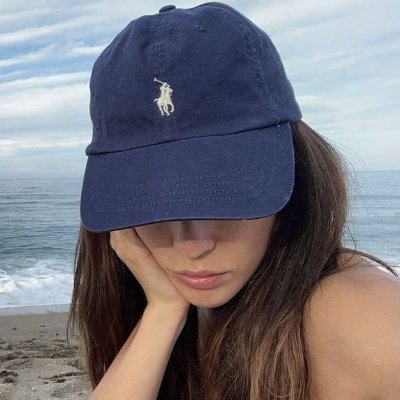 *“Nily’den Yıl Sonu İtirafı: Hayatta Kalmak da Bir Başarı”*

Sosyal medyada samimi paylaşımlarıyla tanınan <a href="/sizhepinizdeli/">nily karaibrahimorro✭⁸⁷</a>, yıl sonu yaklaşırken içini döktü:  
“Bu yıl en çok kendimi öldürmeden hayatta kalmayı başardığım için şükrediyorum" dedi