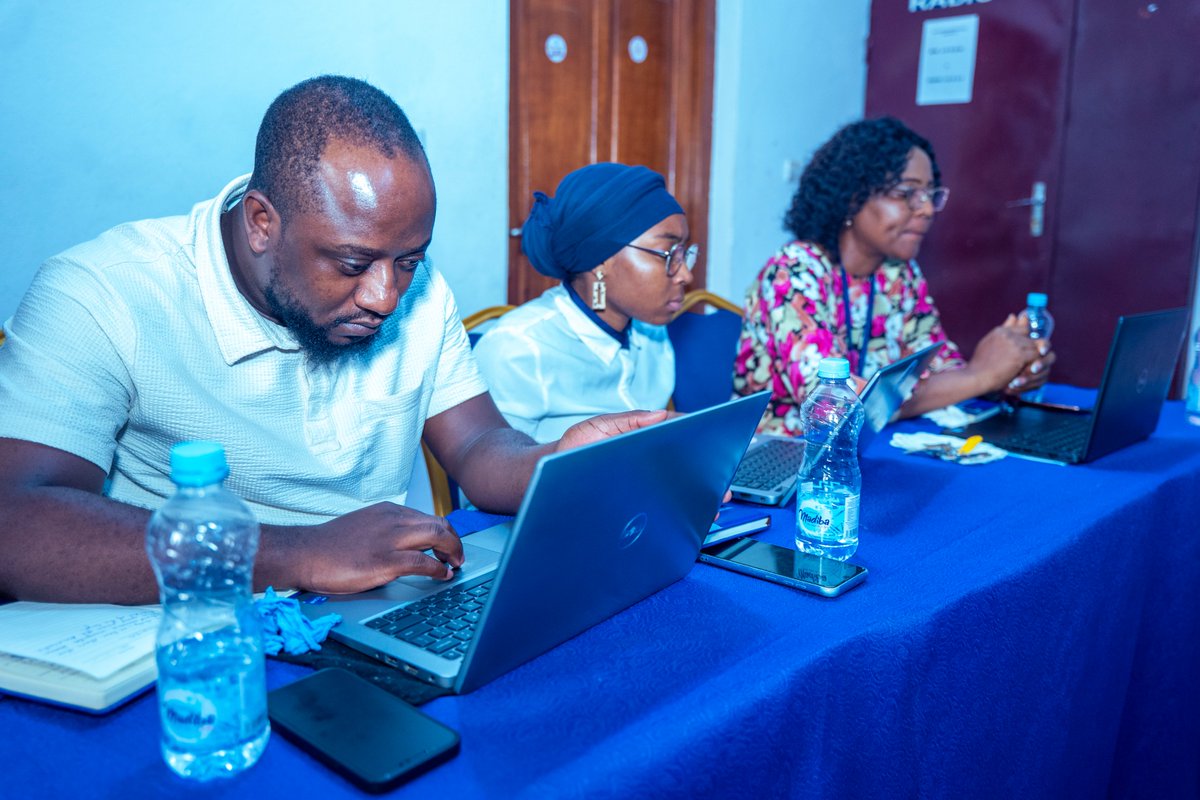 HealthOrganisa4's tweet photo. Day 4 of Week 2 introduced trainees to key methods in #StatisticalModelling, including Non-Linear Models, Time-Series Models, and Survival Analysis.
The day wrapped up with a practical session applying these techniques to real datasets.

@AMMnetwork 

#ITP2025 #Cameroon https://t.co/6HbnxGYMnq