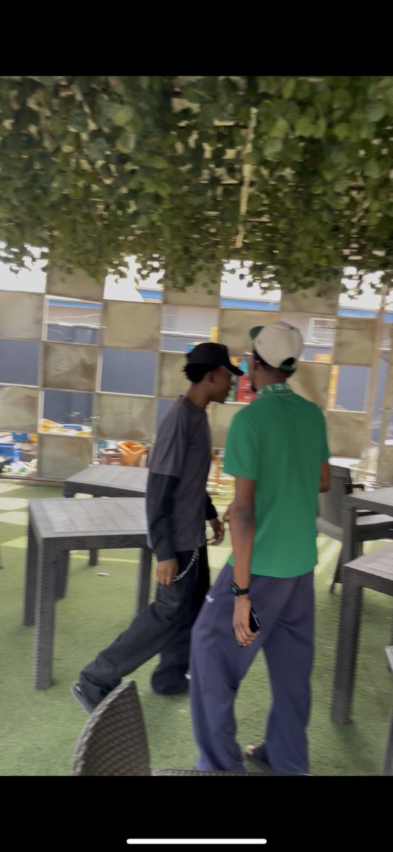 Teezyy Brian tweet media