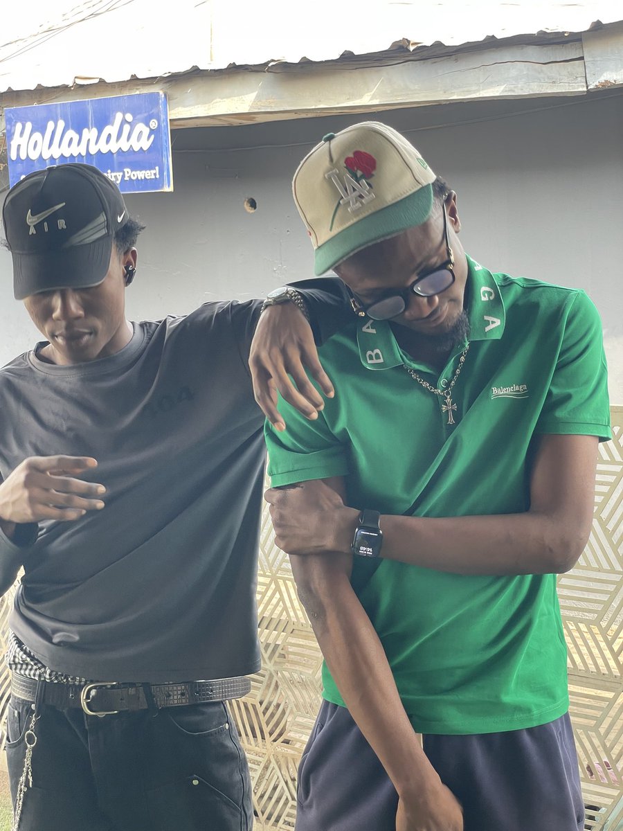 Teezyy Brian tweet media