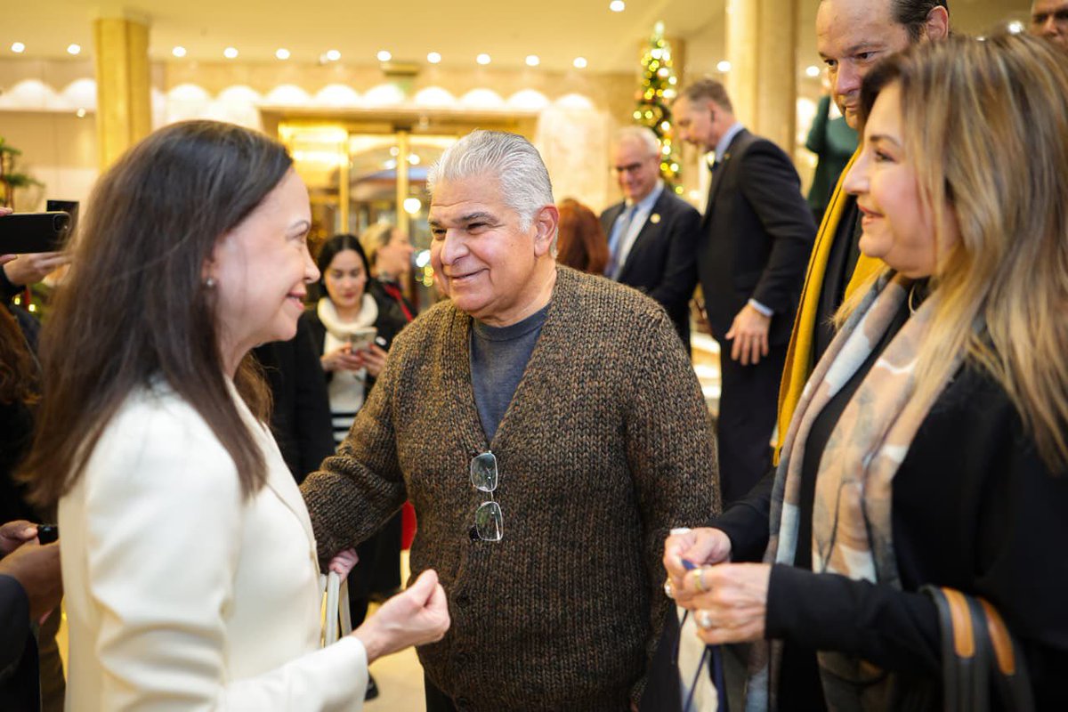 Con democracia volverá la paz a Venezuela. Acompaño a <a href="/MariaCorinaYA/">María Corina Machado</a> en este maravilloso momento y acompañaré a los venezolanos a recuperar la normalidad de una gran nación!!