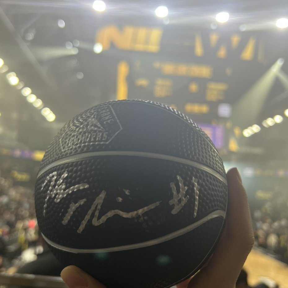 thunders_39's tweet image. 昨日はハラハラドキドキの試合だったけど
勝った時は飛び跳ねたいくらい嬉しくて大興奮‼️
そしてボールが飛んできて大大興奮‼️‼️
ありがとうございましたー✨
最高の日でしたー✨✨
#群馬クレインサンダーズ