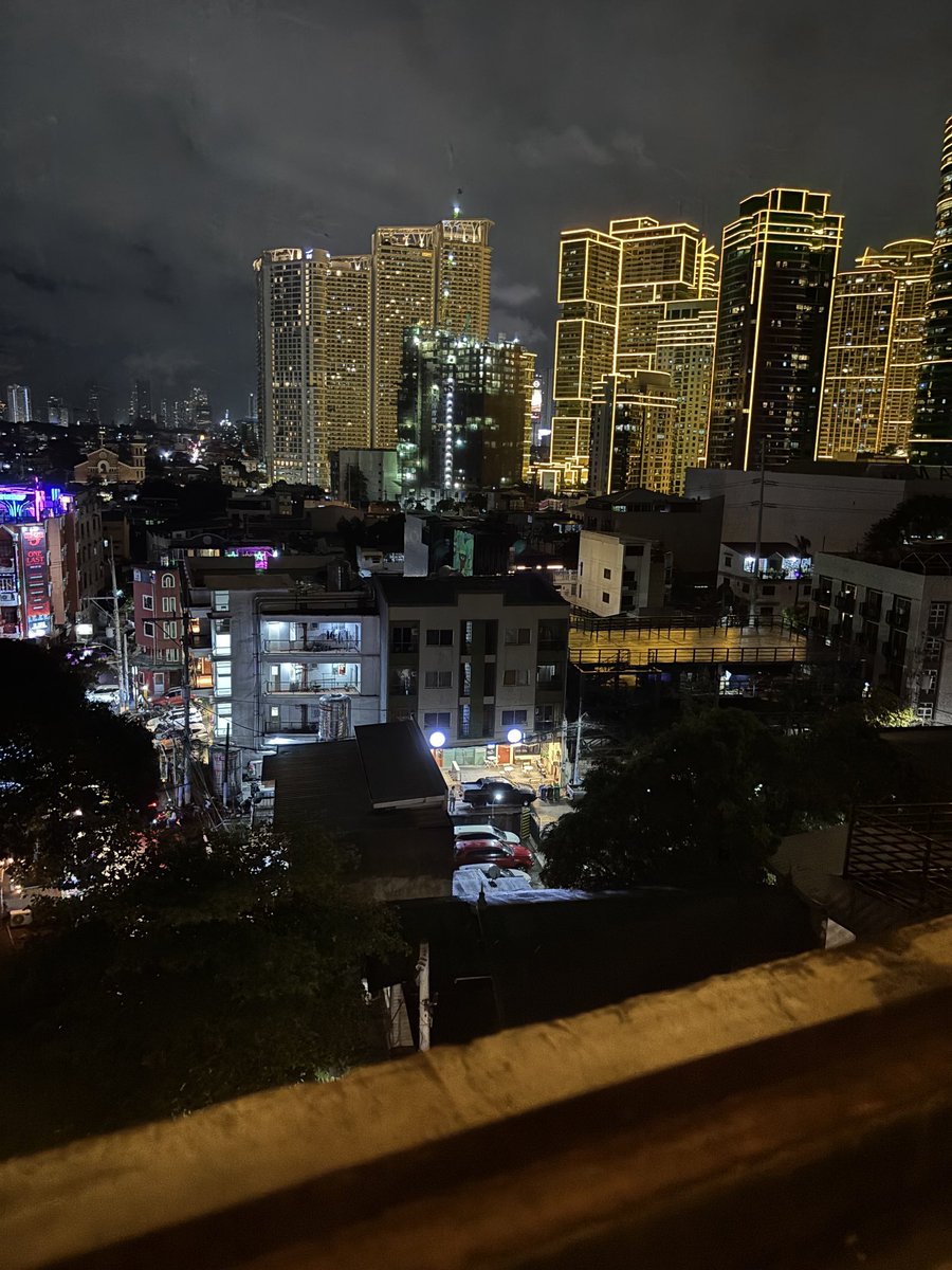 rainbownaka's tweet photo. Manila、Makati。傷つきたくないので、外出は、朝までまつ。 https://t.co/vFawJLWa2V