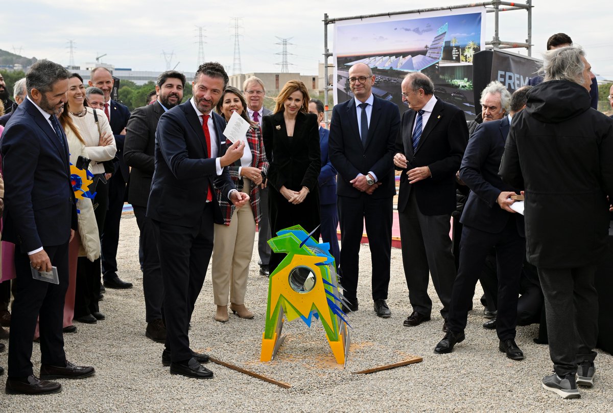 🆙 Un día para celebrar. Primera piedra del Centro de Capacitación Industrial, Naval, Náutico y de Transformación Tecnológica de la Comarca del Campo de Cartagena y Mar Menor...sobre el que surgirán cientos de nuevos profesionales y de empleos. 
Juntos, avanzamos.