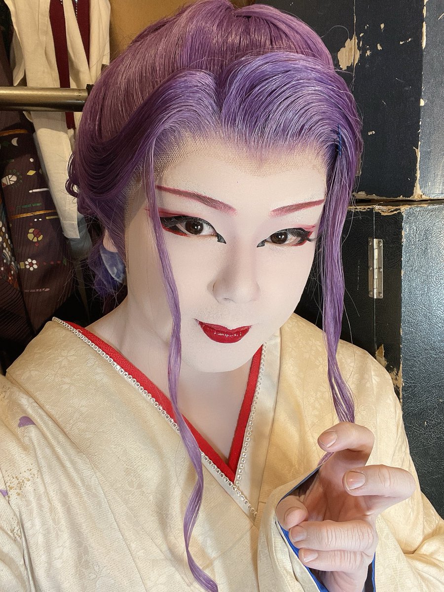 #劇団錦
#カムイ龍虎

ゲストの宣伝です✨
今月12／22日浅草木馬館で公演中の、
「劇団章劇」さんの所に総座長と一緒に行かせていただきます✨
 
お席を取りたいというお客様こちらまでお問い合わせ下さい✨

07087948810

お待ちしております🎵