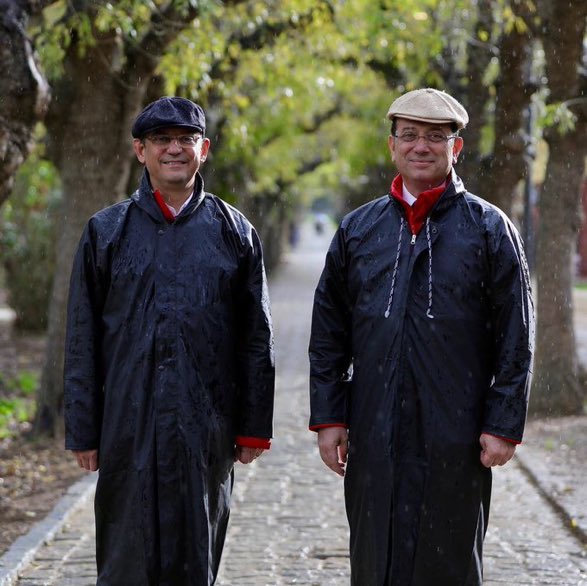 CHP eski İstanbul il başkanı Berhan Şimşek’ten bomba bir iddia geldi. 

CHP’den 300 bin kişi istifa etti.