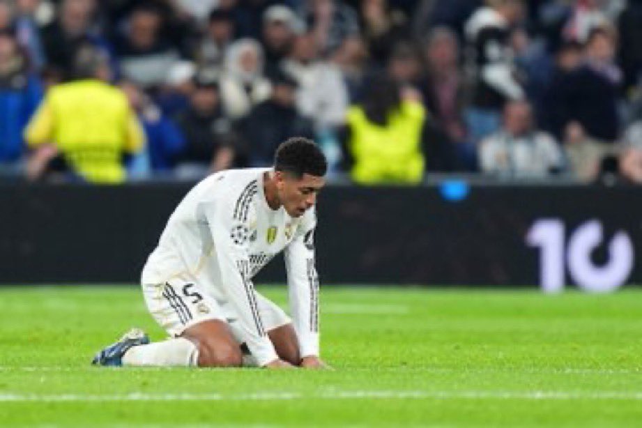 بيلي كادوار دفاعية الصراحة كويس وقاعد يضغط ويقطع

اذا بيلي مارح يرضى يلعب مركز 8 بدون ادوار هجومية الي بدو ياها بيلي، خلي يلعب راضيين، بس اذا لا اردا يستحق المركز اكثر ويخدم المنظومة اكثر

لما كان غايب بيلي عن الفريق بداية الموسم كان الفريق ولا احلى، بس بسبب ادوار بيلي خرب الفريق