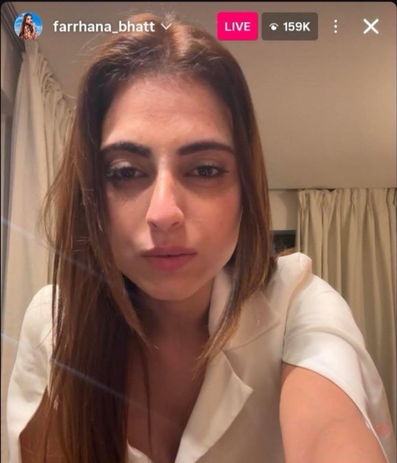 Rubinadilaik_14's tweet photo. #FarrhanaBhatt recieved 4.5X more viewership than Khairati winner Gaurav Khanna on Instagram Live #BiggBoss19 

Now shout bots you dumbarses 🤣📈 https://t.co/DC2ZTNRyrh