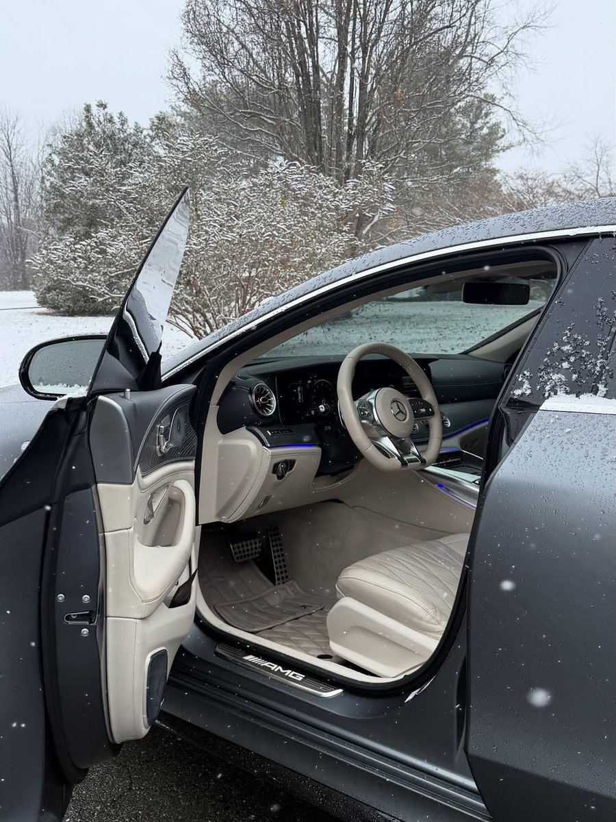 LuxuryMercedes's tweet image. Mercedes AMG GT63S 
Volume 4.0 L
Power 639 LS 
Consumption 11.3 L
Drive unit 4Wd 
Acceleration time 0-100 km /h 3.2 sec