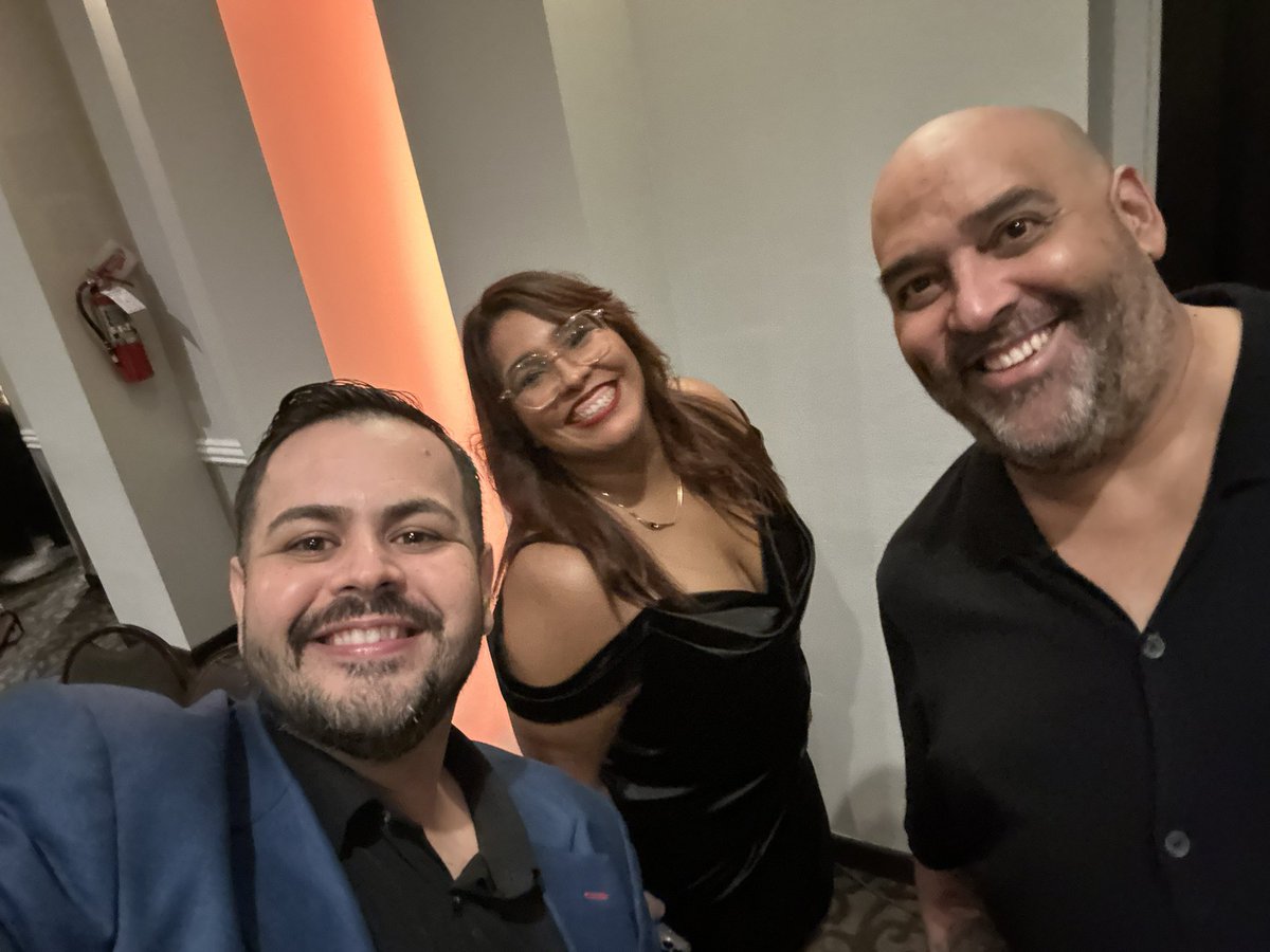 jsotocolonpr's tweet photo. ¡Feliz día!

Anoche la familia de la Asociación de Relacionistas de Puerto Rico celebró la Navidad en un ambiente lleno de alegría y compañerismo. Estas fotos capturan lo bien que la pasamos en este encuentro que nos recuerda por qué amamos lo que hacemos. https://t.co/l5gwqb3azc