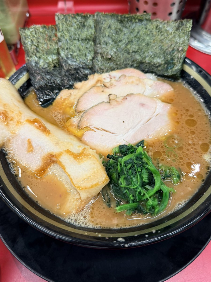 IEKEI TOKYO 王道家直系にて、チャーシューメン（3枚）豚トロ