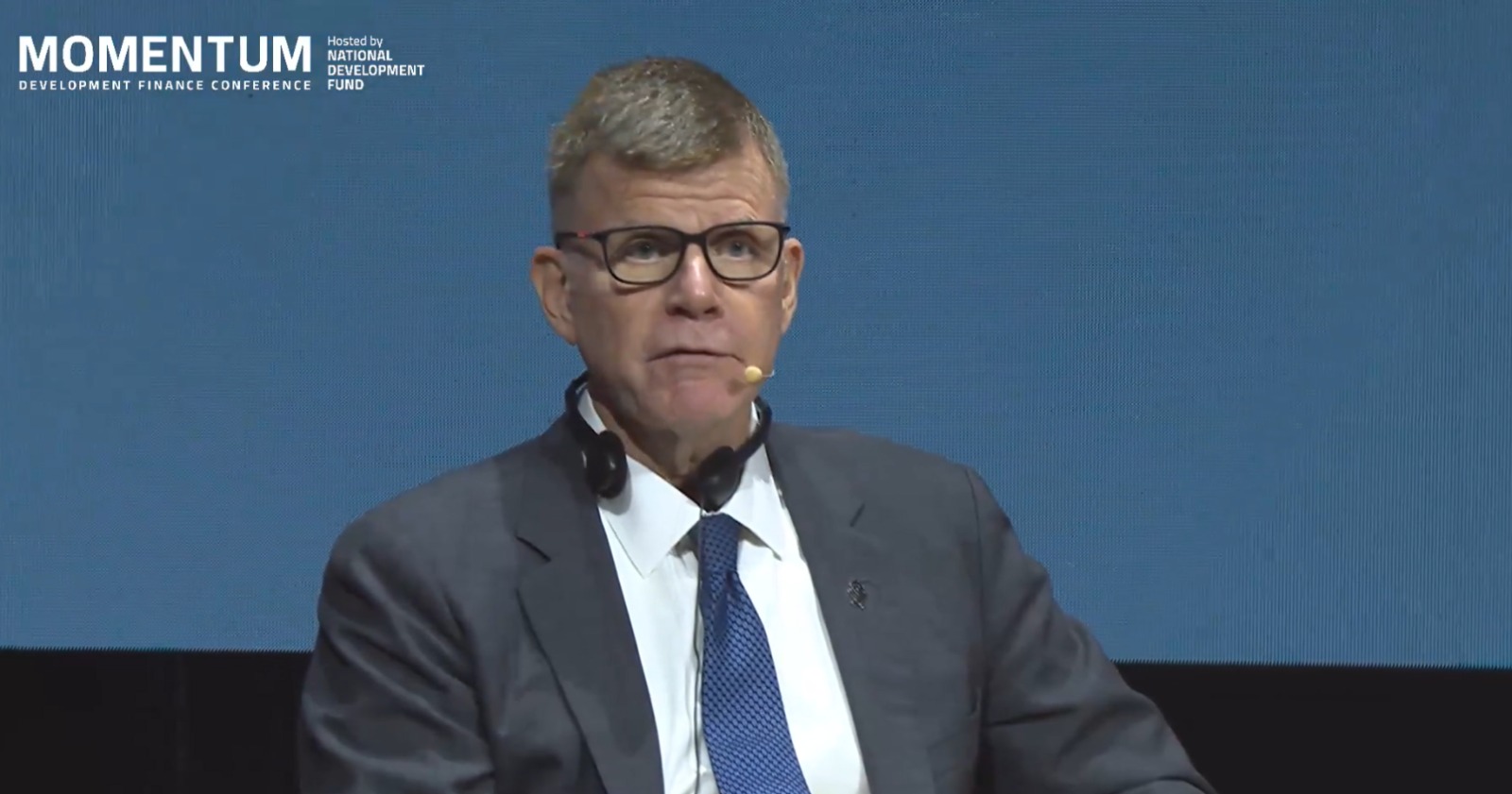 محافظ صندوق التنمية الوطني السعودي ستيفن جروف خلال مؤتمر التمويل التنموي: لدينا في منظومتنا القدرات الوطنية والطاقات الوطنية التي تساعدنا على توفير أنواع الحلول الضرورية لتحقيق أكبر منفعة للدولة في كل ريال ننفقه - نصطف وراء رؤية 2030 ونوفر خطط تنفيذ واضحة لكيفية الوصول إلى الأهداف - نقاط القوة الأساسية في صندوق التنمية الوطني كبيرة 