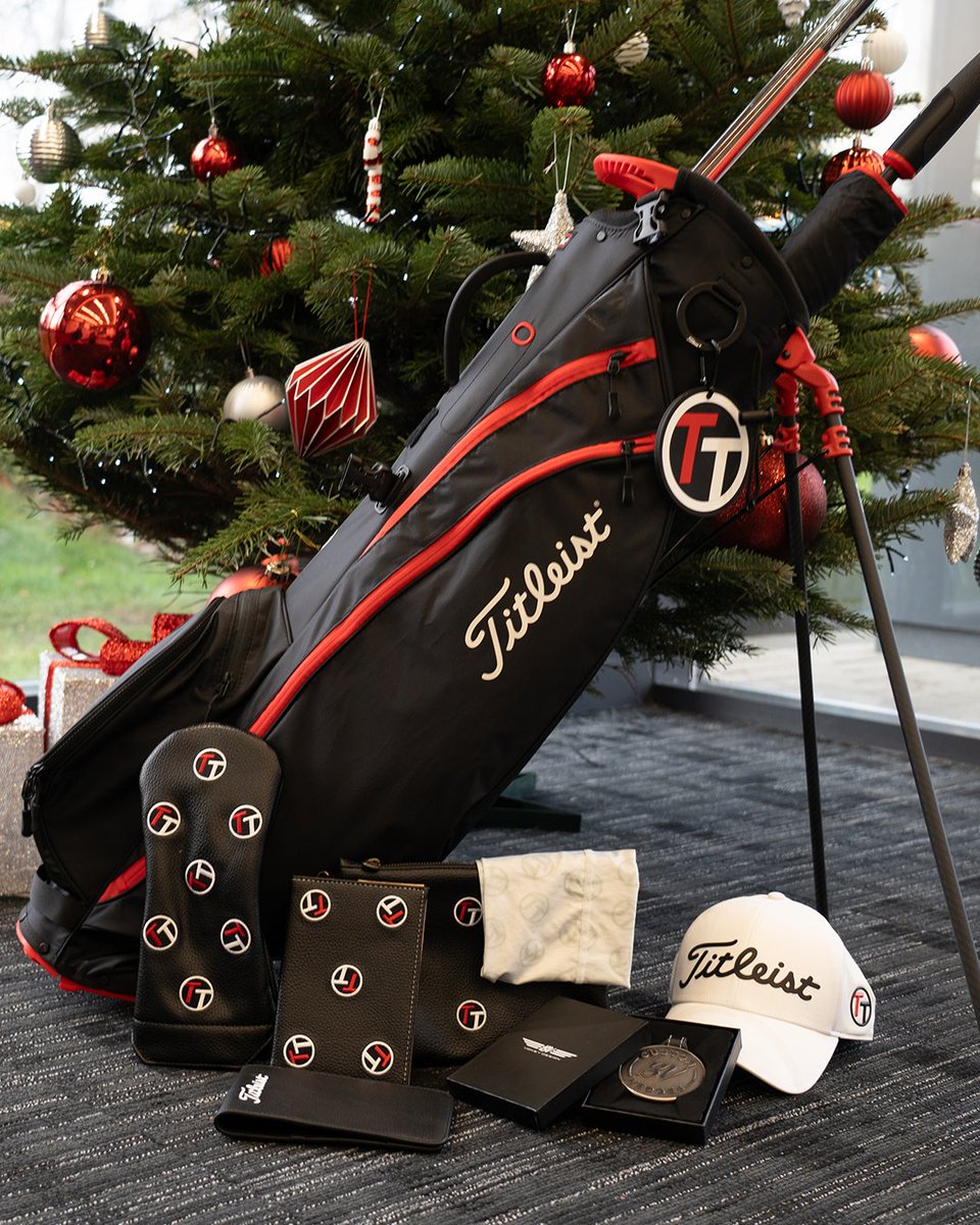 TitleistEurope's tweet image. Sweepstakes alert! 🚨

We’re giving you the chance to win a Team Titleist Gift Pack.

This includes:
- Players 4 Carbon Bag
- Alignment Sticks
- Tour Double Canopy Umbrella
- Swag Pack
- Snood
- StaDry Performance Cap

To win, simply like this post, tag your playing partner and…