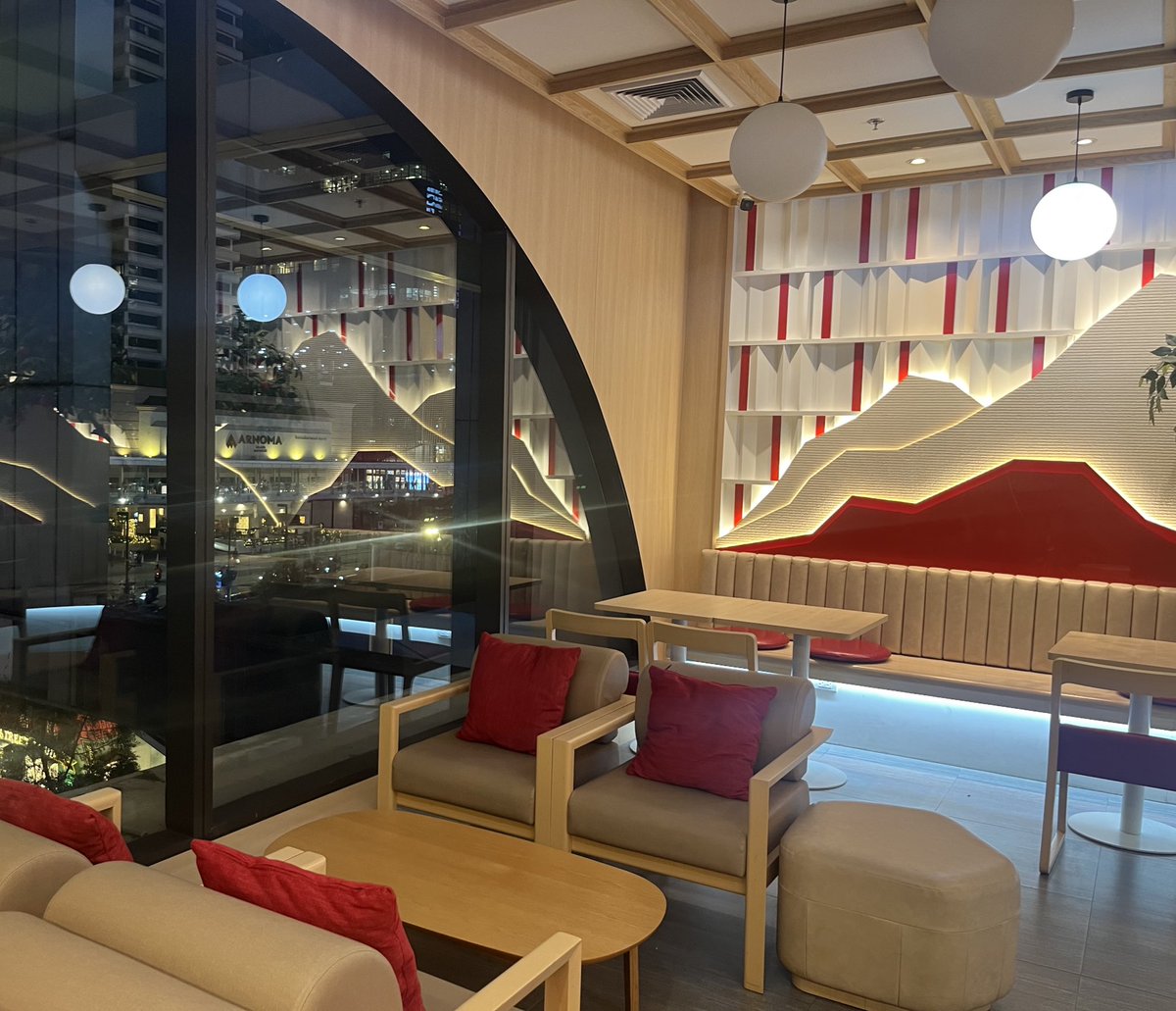 Cherrycoffeeme's tweet photo. ทุกคนนนน พายแอปเปิ้ลของ 『Anri』 กลับมาแล้ว!!!

ครั้งนี้เป็นเมนูใหม่ Toki Apple Pie , ส่วนตัวว่าหวานน้อยกว่าเดิมหน่อย แต่หอมมากๆ

สำคัญก็คือตอนนี้ใครมา CTW แล้วหาที่นั่งริมหน้าต่าง คาเฟ่อันริที่ชั้น 3 ก็เป็นทางเลือกที่ดีมากๆ!

โต๊ะดี พายแอปเปิ้ลดี มีเครื่องดื่มด้วยนะ https://t.co/RScfKEzAZ5