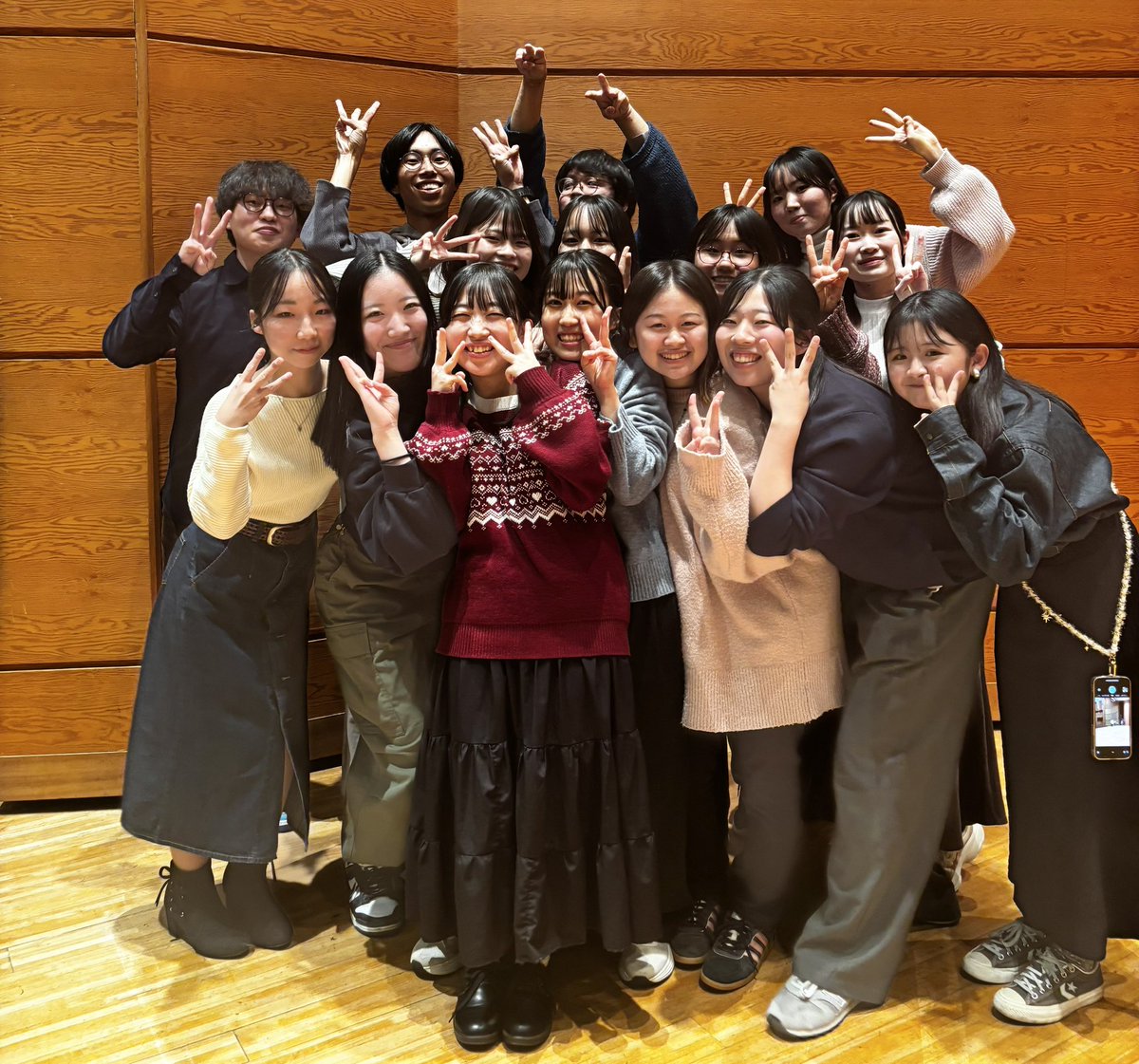 第60回 記念定期演奏会 〜紡〜 まで
あと3️⃣日‼️

今日は3年生から🩶

私たちは、第60回記念定期演奏会をもって合唱団を引退します💐
幹部学年として、一日一日を全力で
駆け抜けてきました！
3年間の集大成となるラストステージ、
心からの文大サウンドをお届けいたします✨
 #都留文科大学合唱団