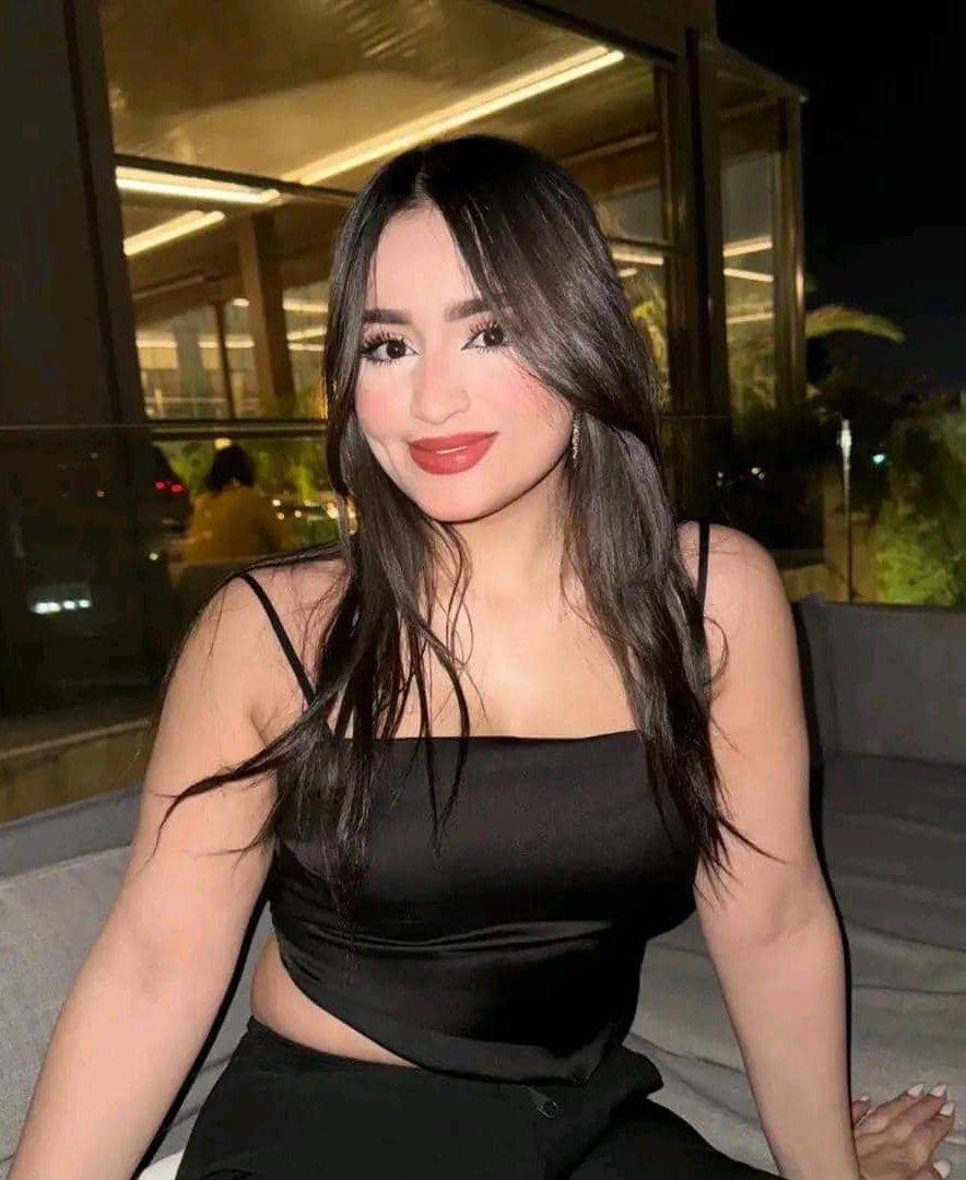 يالمزيون ياليت. ترحمـــــني
عذبتني بحـبك وصرت مفتون

ياليت ياخلي تفهمني وتسمعني
 اني. احبــــك ياريش العيون♡🌷:`