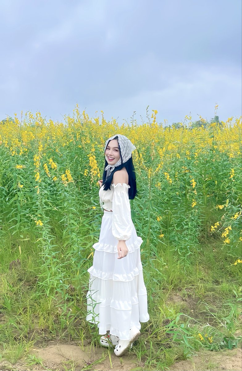 Funwannnn's tweet photo. ไม่อยากให้เธอมองใครเลยนอกจากเรา
เธอตาบอดเพื่อเราได้ไหม 🥹🫣

พิกัดชุด 🤍

ผ้าคลุมผม ✅ https://t.co/nRRMGMA8ud

เสื้อ ✅ https://t.co/jdANWy6nQ0

กระโปรง ✅ https://t.co/3PRiOszepf 

🫶🏻🫶🏻

#แจกพิกัด https://t.co/zz3c3y494l