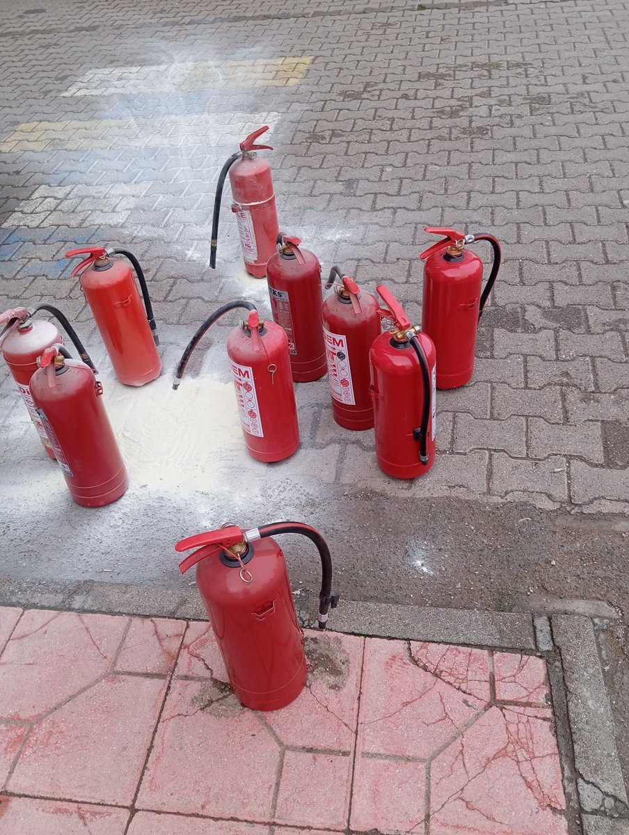 İş Sağlığı ve Güvenliği kapsamında okulumuzda Güvenlik Fileleri ve Yangın Tüpleri dolumları yapıldı. <a href="/Kayahansubasi/">Kayahan Subaşı</a> <a href="/kayapinarmem/">Kayapınar İlçe Millî Eğitim Müdürlüğü</a> <a href="/hkaya21/">hkaya</a> <a href="/Diyarbakirmem/">Diyarbakır İl Millî Eğitim Müdürlüğü</a> <a href="/makdogan0202/">Mahmut Akdoğan</a>