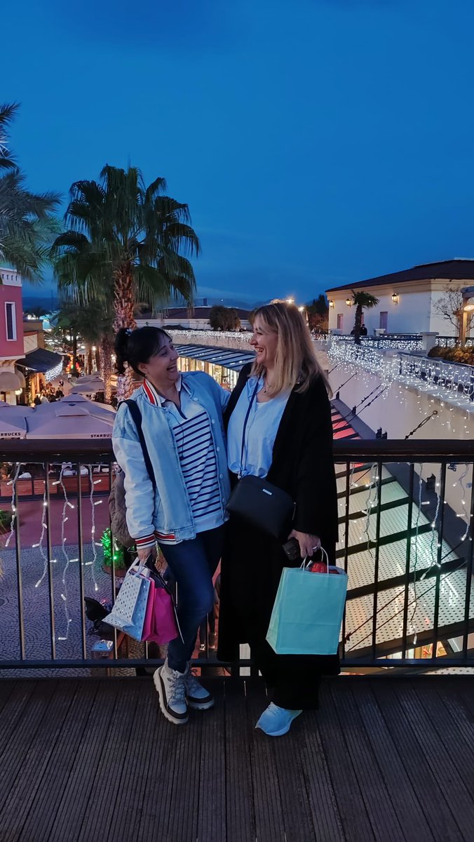 🩵Aslında yüz yüze ilk kez görüştük ama LinkedIn üzerinden hep irtibattaydık. Şeytanın bacağını kırıp nihayet bir araya geldik ve söz verdiğimiz gibi, o kahve ☕️ içildi. Eminim bundan sonra online da olsa, daha sık görüşeceğiz ve konuştuğumuz projeleri hayata geçireceğiz. Adı