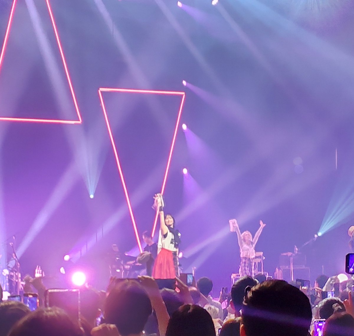 撮可タイムで２回も目の前通過したし左右に移動する通路やったからガッツリ見れたのに動画まわってなかった…
ただカメラ向けて追ってただけやったやん…
目の前来たときはカメラ越しじゃなくて肉眼でガン見したから記憶には残ってるけど…
やっちまただ

#山本彩
#home_away_from_home