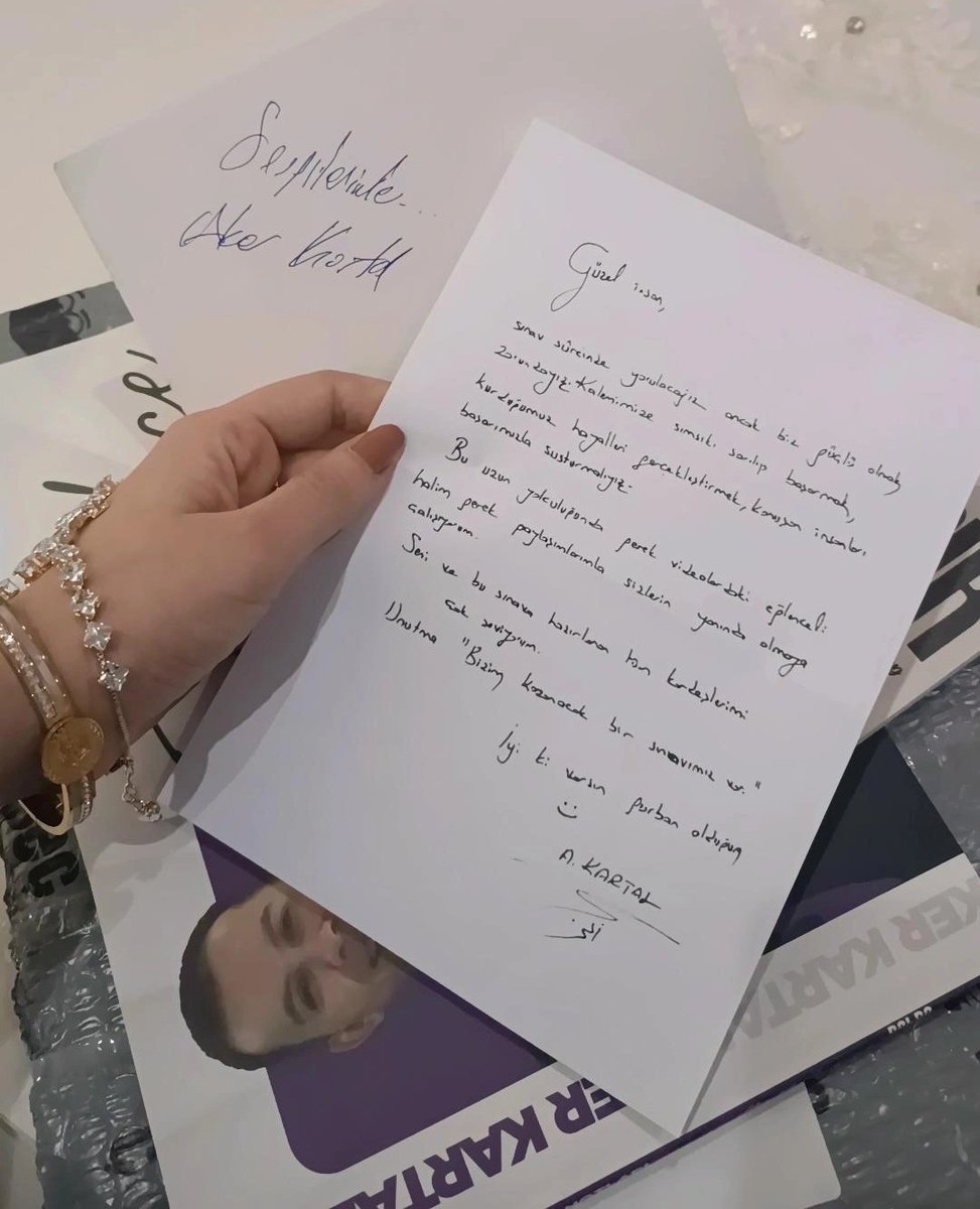 Roman elime ulaştı. Romanın içindeki içten destek mesajınız beni çok mutlu etti tam da ihtiyacım olan anda geldi. Bu nazik düşünceniz için teşekkür ederim hocam <a href="/akerkartall/">Aker Kartal</a>