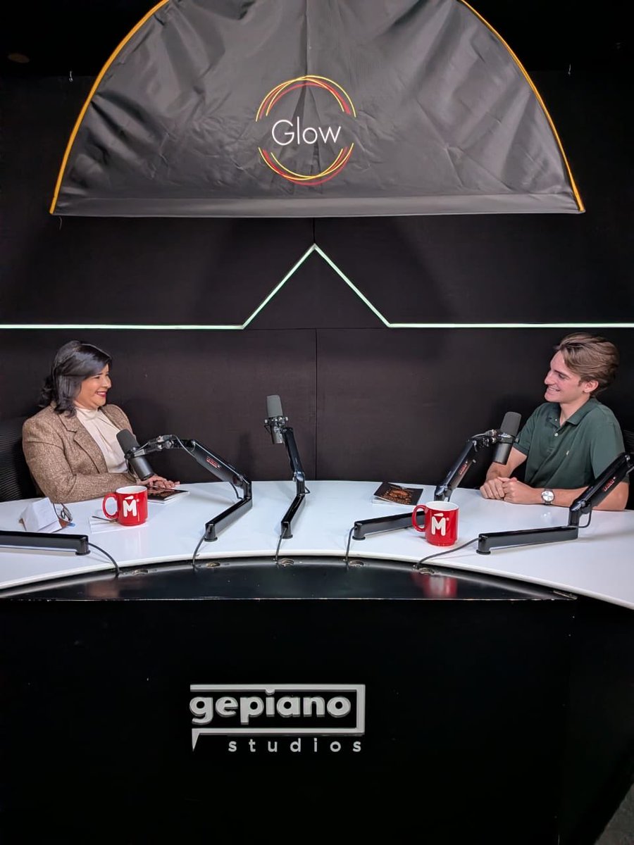 Despedimos la tercera temporada de Poncho Morado Podcast con Manuel Vallejo y su poemario "Vestigios del Corazón".