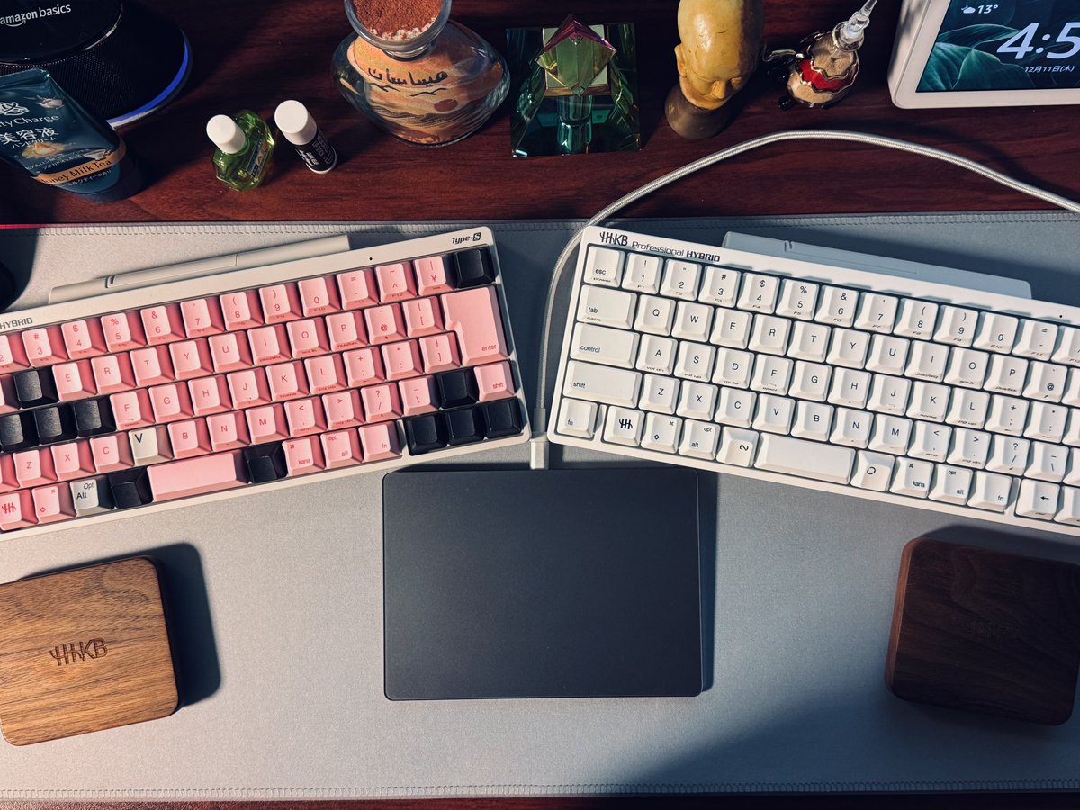 自分にクリスマスプレゼントで HHKB をもう一つ手に入れて、最高な分割キーボード環境を手に入れた。⌨️
これで文章やプログラミングが捗るぞ〜
#hhkb #keyboard #splitkeyboard