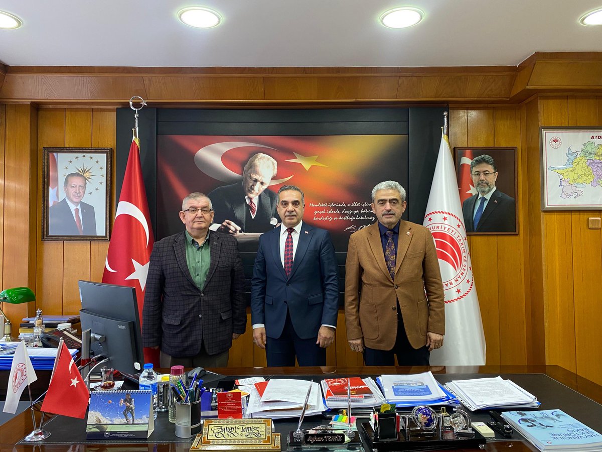 DEĞERLİ ARKADAŞLARIM AYDIN İL TARIM MÜDÜRÜMÜZ AYHAN TEMİZE İL SEKRETERİM HÜSEYİN HANAYLA BERABER ZİYARET ETTİK.AYHAN MÜDÜRÜME İLGİ VE ALAKASINDAN DOLAYI TEŞEKKÜR EDER SEVGİ VE SAYGILARIMI SUNARIM.HAYIRLI GÜNLER.