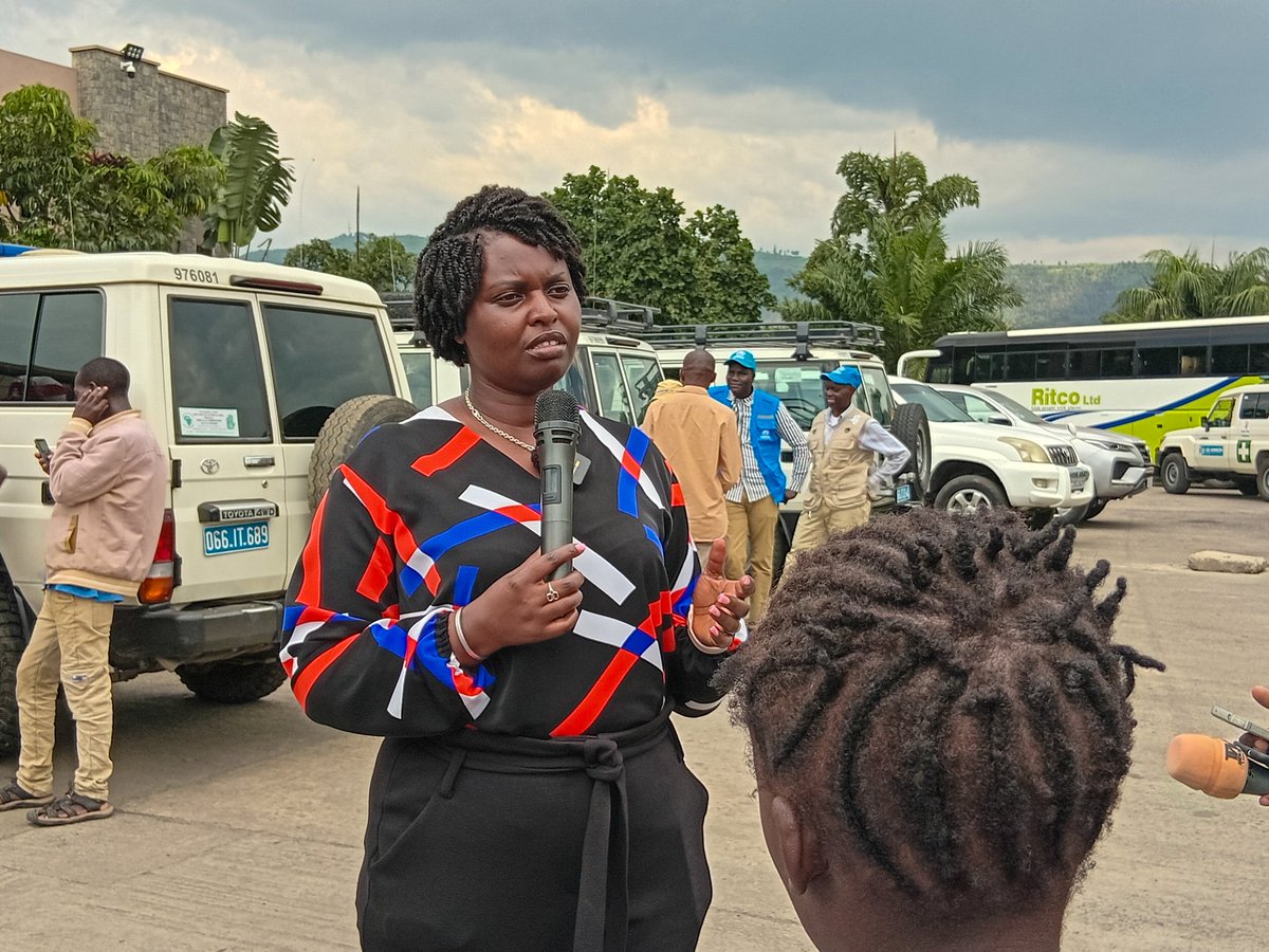 RubavuDistrict's tweet image. Kuri uyu wa Kane ku mupaka wa La Corniche (OSBP), Visi Meya ushinzwe imibereho myiza @Ishi_pacy yakiriye Abanyarwanda 337 batashye baturutse muri RDC. Yabahaye ikaze mu gihugu cyabo abashimira icyemezo cyabo cyo kugaruka abifuriza kwisanga mu mibereho myiza ibategereje mu Rwanda.