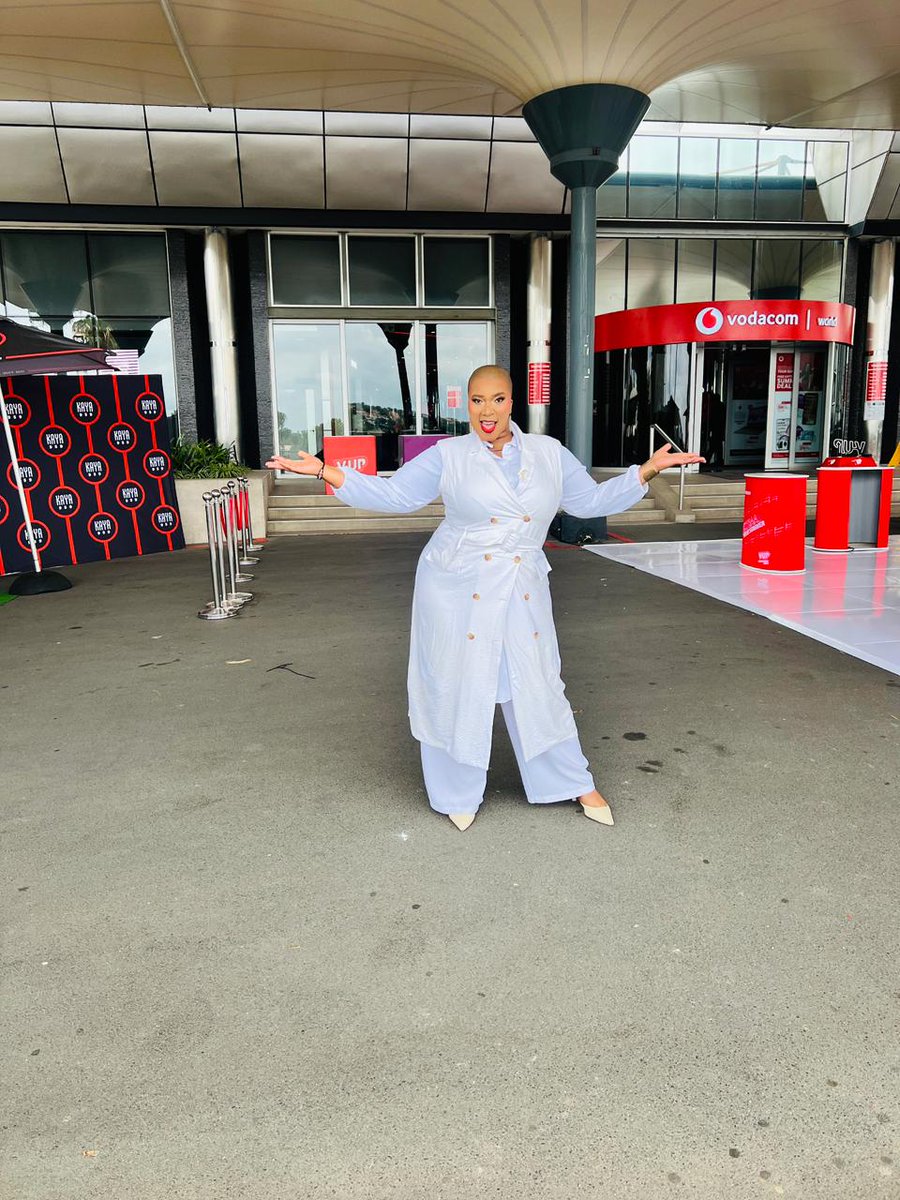 KayaON959's tweet photo. Get ready for an Extraa summer experience with @Vodacom.   

#KayaFeelGood with @andymaqondwana is broadcasting LIVE from Vodacom World, Midrand.

🗓️Thursday 11 December
⏲️12pm - 3pm

✨Summer fun
✨Interactive activities
✨Win fantastic Extraa prizes

#Vodacom #ExtraaYourSummer https://t.co/ebqqkspv8F