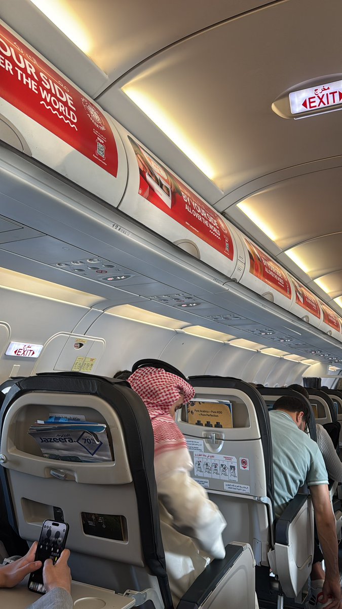 مالي ( وطن ثابت ) ولا لي عناوين 
والعمر حتى العمر .. ماعاد وافر 

اسحب سنيني بس مدري على وين
حتى وانا مسافر ، افكر اسافر