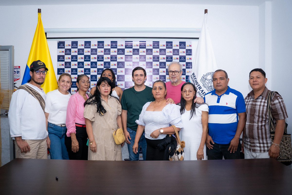 JorgeRodrigoTV's tweet photo. Convertimos el dolor en esperanza traducida en leyes de la República. 
Gracias a la mesa de víctimas de Valledupar y a mi gran amigo Jaime Palmera por acompañarme a la Registraduria a oficializar nuestra candidatura. 
El camino continúa…
💚 https://t.co/U0FWdZYuUD