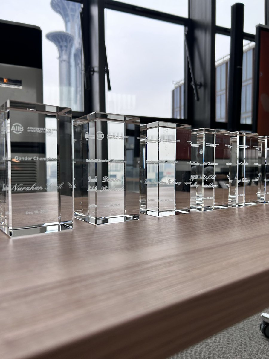 #16daysofactivism ended yesterday at <a href="/AIIB_Official/">AIIB</a> hearing human rights discussions &amp; zero-tolerance to #GBV at Dec10 (#HumanRightsDay) is a blessing for every human rights defender like me.
Thanks to all, esp. management for support, creativity space &amp; encouragement ⭐️🧡