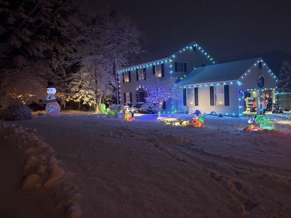 LVwithLove's tweet image. We're CLOSING IN ON 100 HOUSES!

Check out the map or add your display: lehighvalleywithlovemedia.com/holidaymap2025/

#lehighvalley #christmaslights #holidaylights #pennsylvania #newjersey