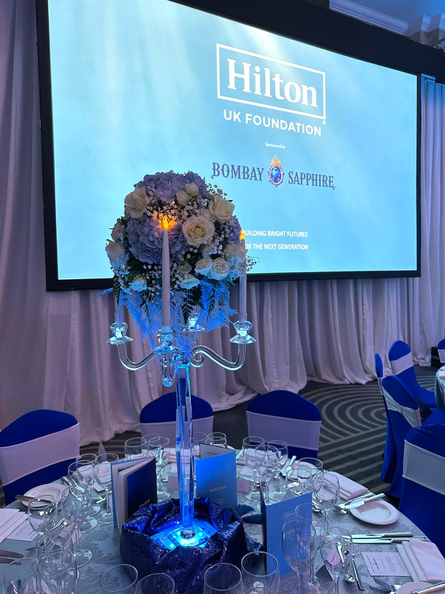 It was also lovely to be back at the London Hilton Park lane for another annual event The Hilton foundation Ball, where we provided tall crystal glass candelabras decorated with fresh flowers and placed on a turquoise blue Led light
These can be booked at
designerflowersuk.com/led-lit-candel…