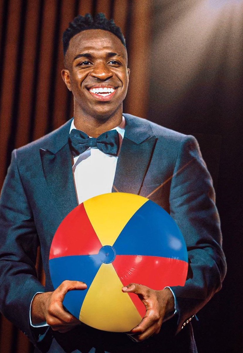 La temporada 2025/26 del Vinicius C.F:

- En agosto decían que Vinicius y Mbappé tenían el mismo nivel.

Viendo que estaban haciendo el ridículo, pasaron a la siguiente película.

- En octubre decían que el Real Madrid no funcionaba por culpa de Mbappé.

Viendo que estaban