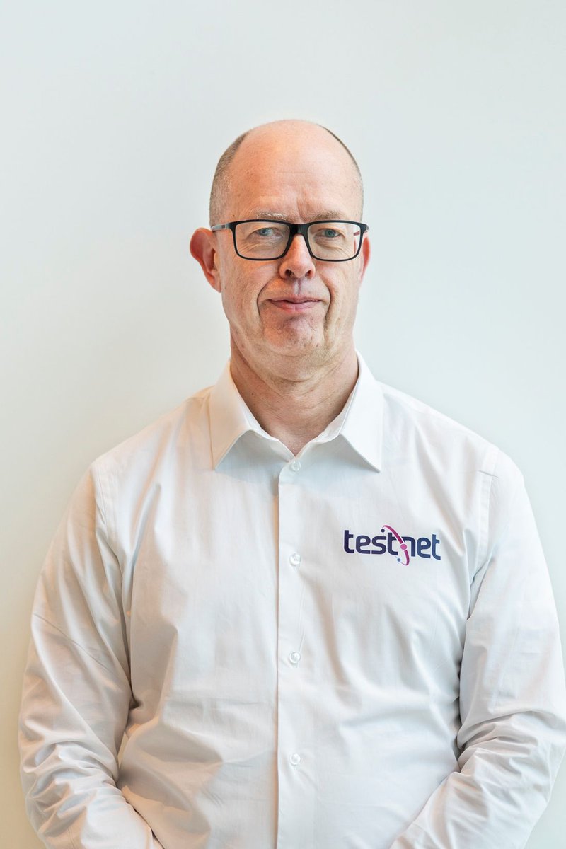 𝗠𝗮𝗮𝗸 𝗸𝗲𝗻𝗻𝗶𝘀 𝗺𝗲𝘁 𝗵𝗲𝘁 𝗯𝗲𝘀𝘁𝘂𝘂𝗿 𝘃𝗮𝗻 𝗧𝗲𝘀𝘁𝗡𝗲𝘁: 𝗟𝗲𝗼 🎉
Gedreven om het test- en kwaliteitsvak te behouden, met een scherpe blik op processen. Zijn focus: jongeren enthousiasmeren, samenwerken en kennisdelen over AI – met gepaste kritische blik.