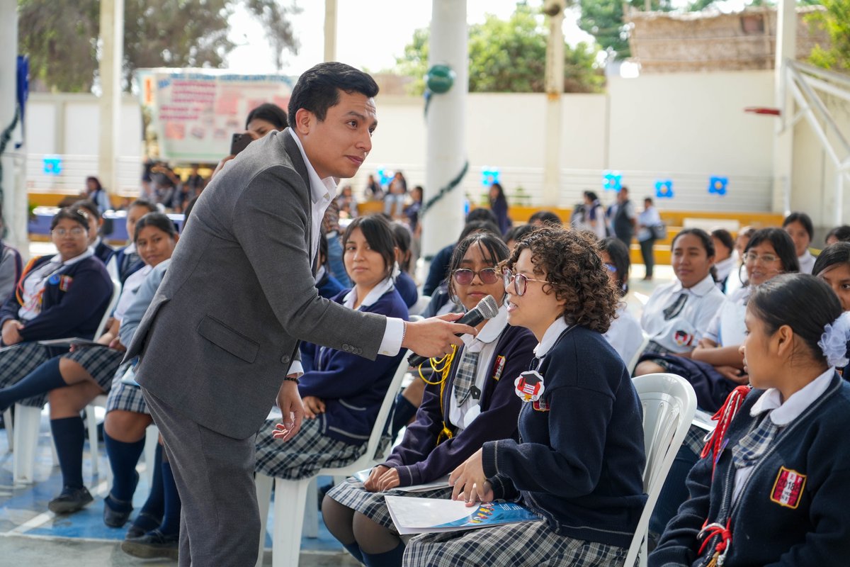🎓✨ ¡Gran jornada en Cañete!

Con mucha alegría llegamos a la I.E. 20188, emblemático colegio femenino de la hermosa ciudad de San Vicente de Cañete, para llevar a cabo el encuentro “Vocación y Liderazgo Juvenil”. 💜🙋🏻‍♀️

Más de 200 jóvenes de 3ro, 4to y 5to de secundaria