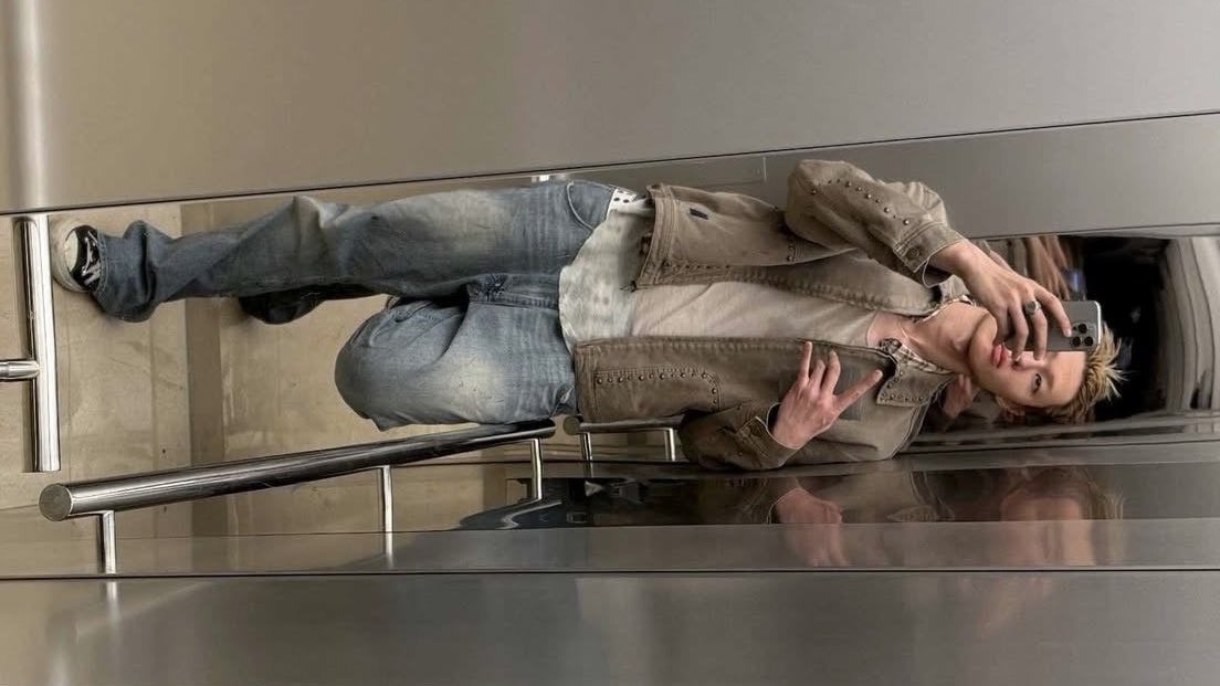 cortisrecords's tweet image. martin and his elevator selfies are so peak