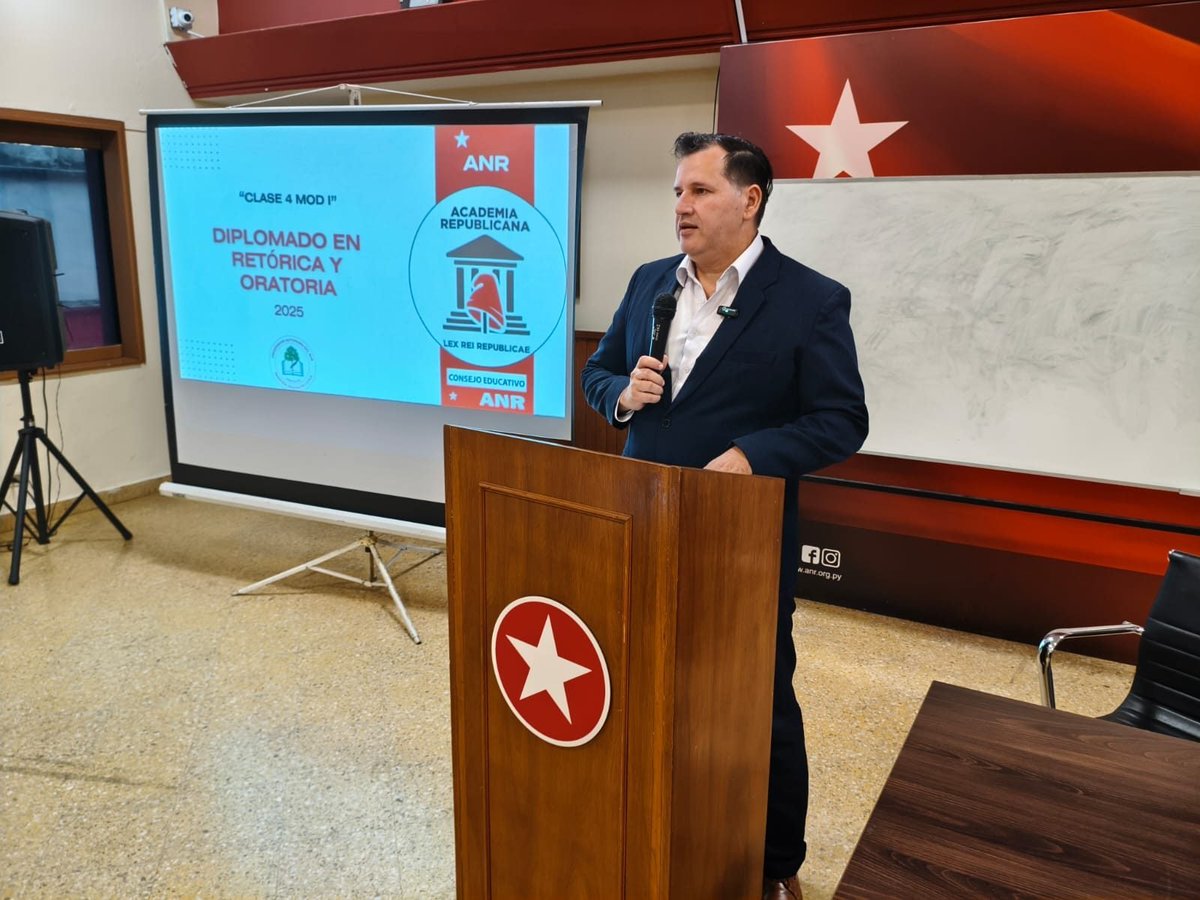 En la ANR, desarrolló la última clase del módulo IV del Diplomado de Retórica y Oratoria 
En la última clase del módulo, se analizó el discurso del Mariscal José Félix Estigarribia, enfocado en sus principales recursos retóricos.