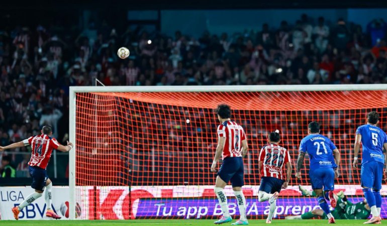 Como llegó//como se fue

La mayor mentira del futbol mexicano, el y su equipo de medio pelo.