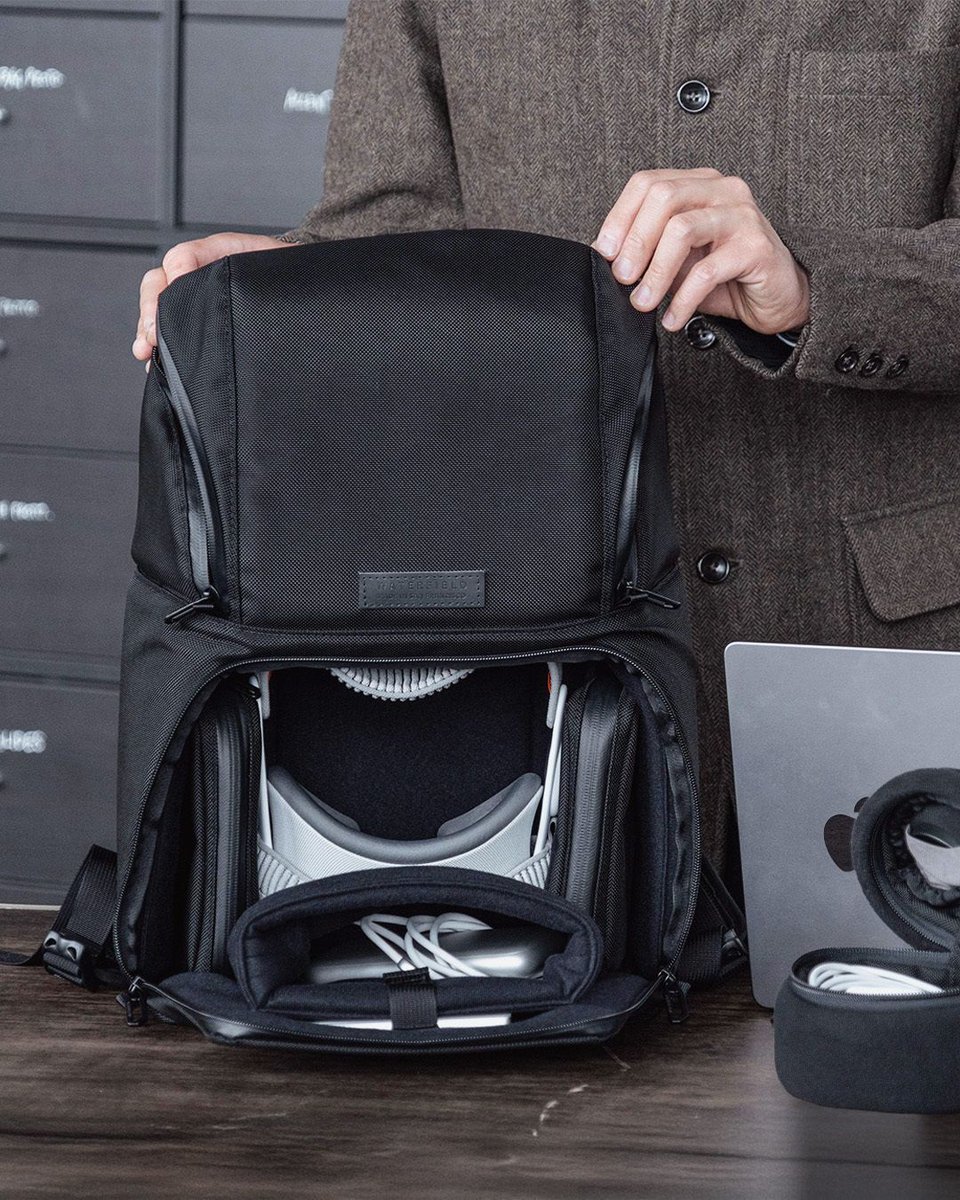 SFBags's tweet image. Back by popular demand! 
🥽 VISION PRO BACKPACK 🥽
Limited #. TOMORROW, 8 a.m. PST ⏳. Custom-designed for your full #spatialcomputing workstation.
Bookmark it: buff.ly/xZIHetv 
#Apple #visionpro #backpack #custom #madeinusa
