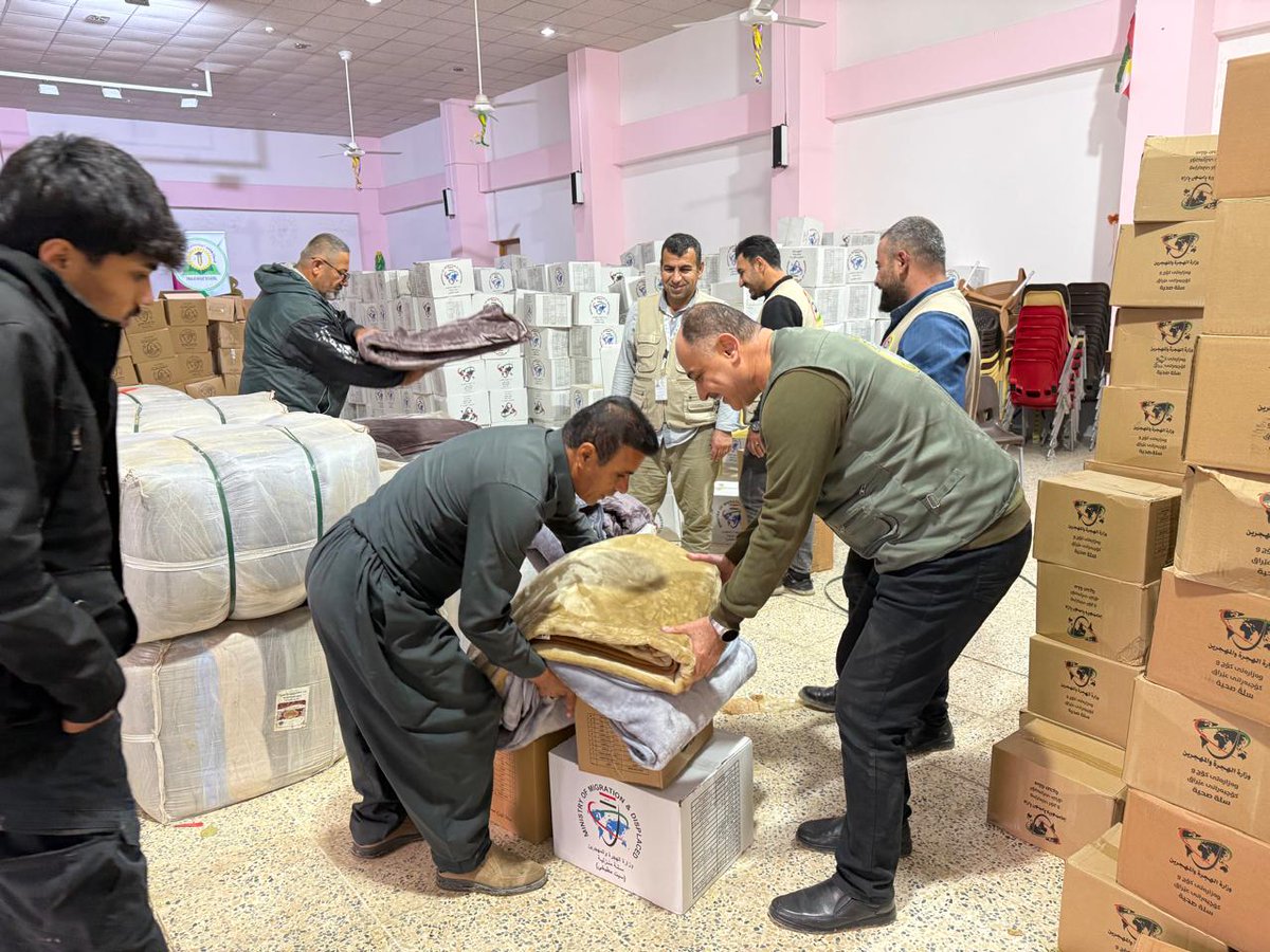 mediamomd's tweet photo. بتوجيه من وزيرة الهجرة والمهجّرين السيدة إيفان فائق جابرو، وزعت وزارة الهجرة والمهجرين (3) آلاف سلة غذائية وصحية ومستلزمات منزلية إلى الأسر المتضررة جرّاء الأمطار والسيول في قضاء جمجمال بمحافظة السليمانية، وذلك ضمن جهودها العاجلة لدعم المتضررين وتوفير الاحتياجات الأساسية https://t.co/fd8V1jL8q1