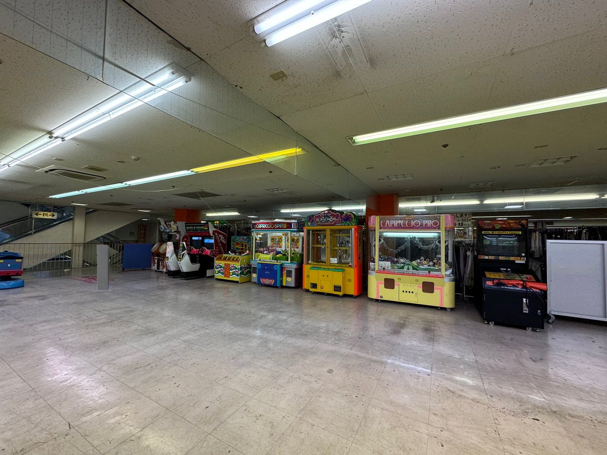 FM_Pro2996's tweet photo. 百貨店のゲームコーナー https://t.co/4KqvFQN4HA
