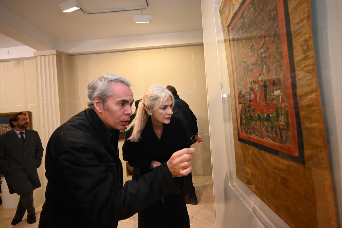 Patricia_Pozo_'s tweet photo. Un placer compartir en #Granada el encuentro navideño de la @FRodriguezAcost.

Una institución pública de @CulturaAND que es un auténtico referente de la creación cultural en #Granada y #Andalucía.

¡A todo su equipo, feliz Navidad! https://t.co/7NdLdMDn5v