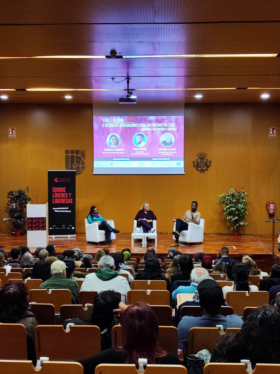 JOVESOLIDES's tweet image. Comienza el coloquio “El dilema de las migraciones para los partidos políticos. ¿Amenaza, oportunidad o silencio?”, con @MargaritaGC_Ec y @mohagerehou como voces invitadas para analizar este momento político.

@MargaritaGC_Ec abre situando el dilema en su raíz: no se trata solo…