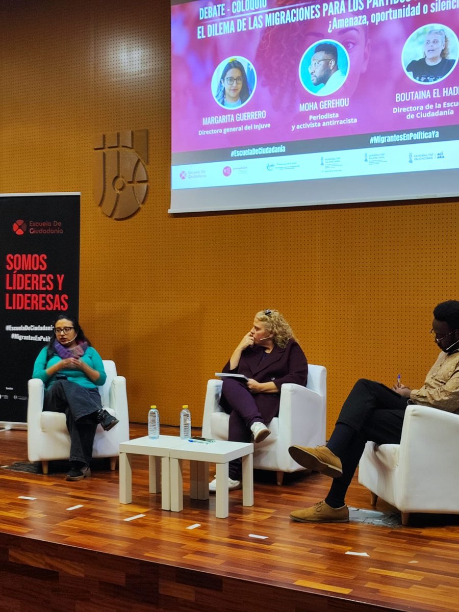 JOVESOLIDES's tweet image. Comienza el coloquio “El dilema de las migraciones para los partidos políticos. ¿Amenaza, oportunidad o silencio?”, con @MargaritaGC_Ec y @mohagerehou como voces invitadas para analizar este momento político.

@MargaritaGC_Ec abre situando el dilema en su raíz: no se trata solo…