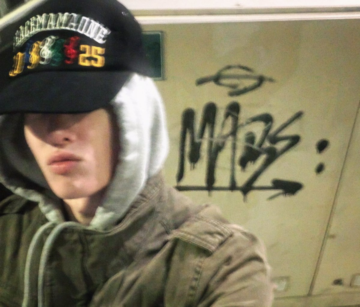 cortisfilms's tweet image. mars you are the coolest teenager to ever exist