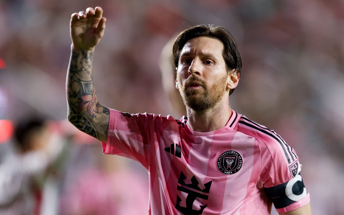 CentralFlaNacao's tweet photo. Se esse Rei da América cair nos colos do Messi, vamos ver um dos maiores roubos da história do futebol. 

A América só tem um Rei em 2025, e todo mundo sabe que é Giorgian De Arrascaeta.

Então é #ArrascaReiDaAmerica https://t.co/LPdJPakQs8